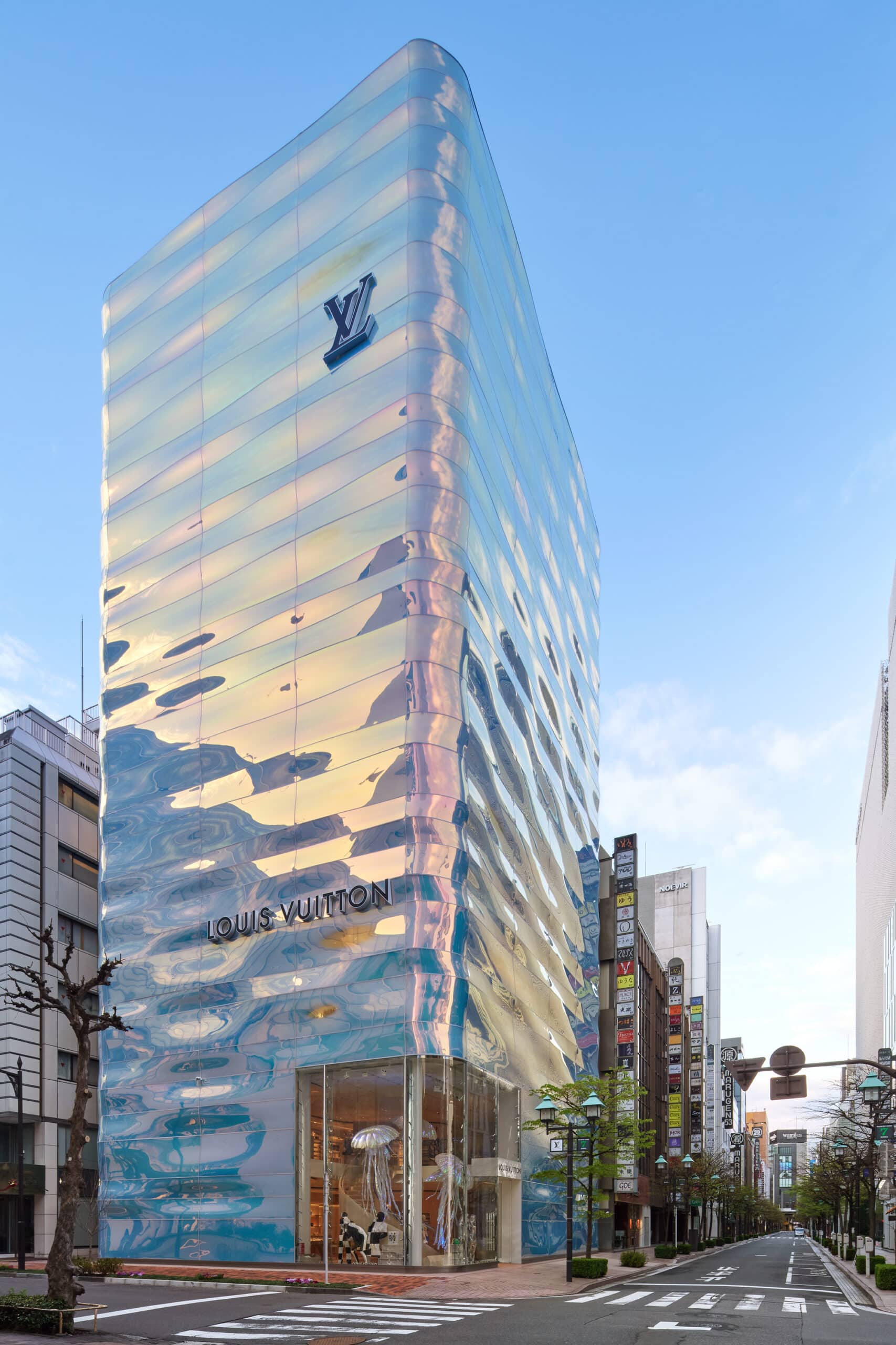 Dior Ginza Office, Kumiko Inui)  Retail architecture, Retail facade,  Facade architecture
